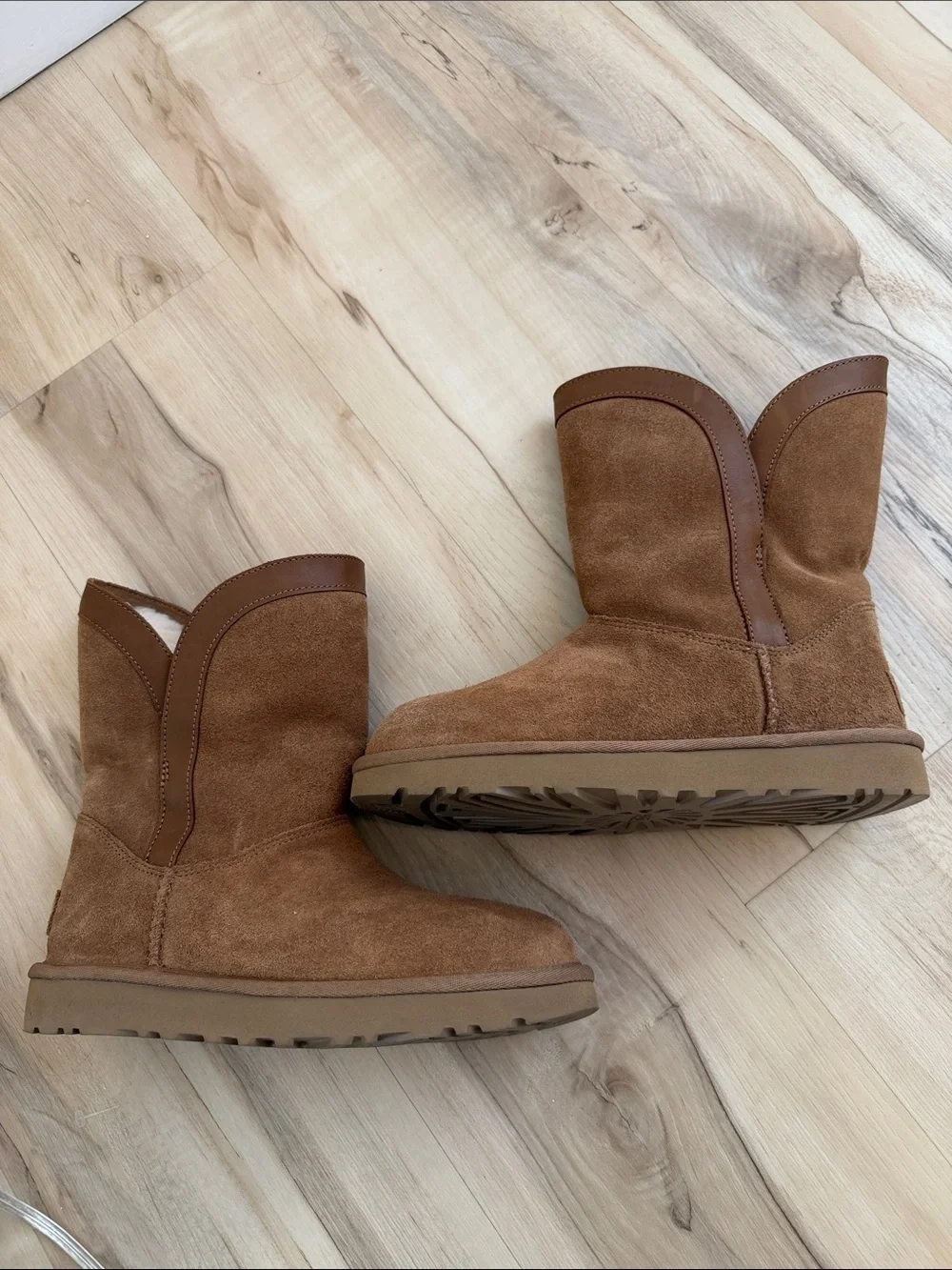 UGG Classic Short Lunara Boot